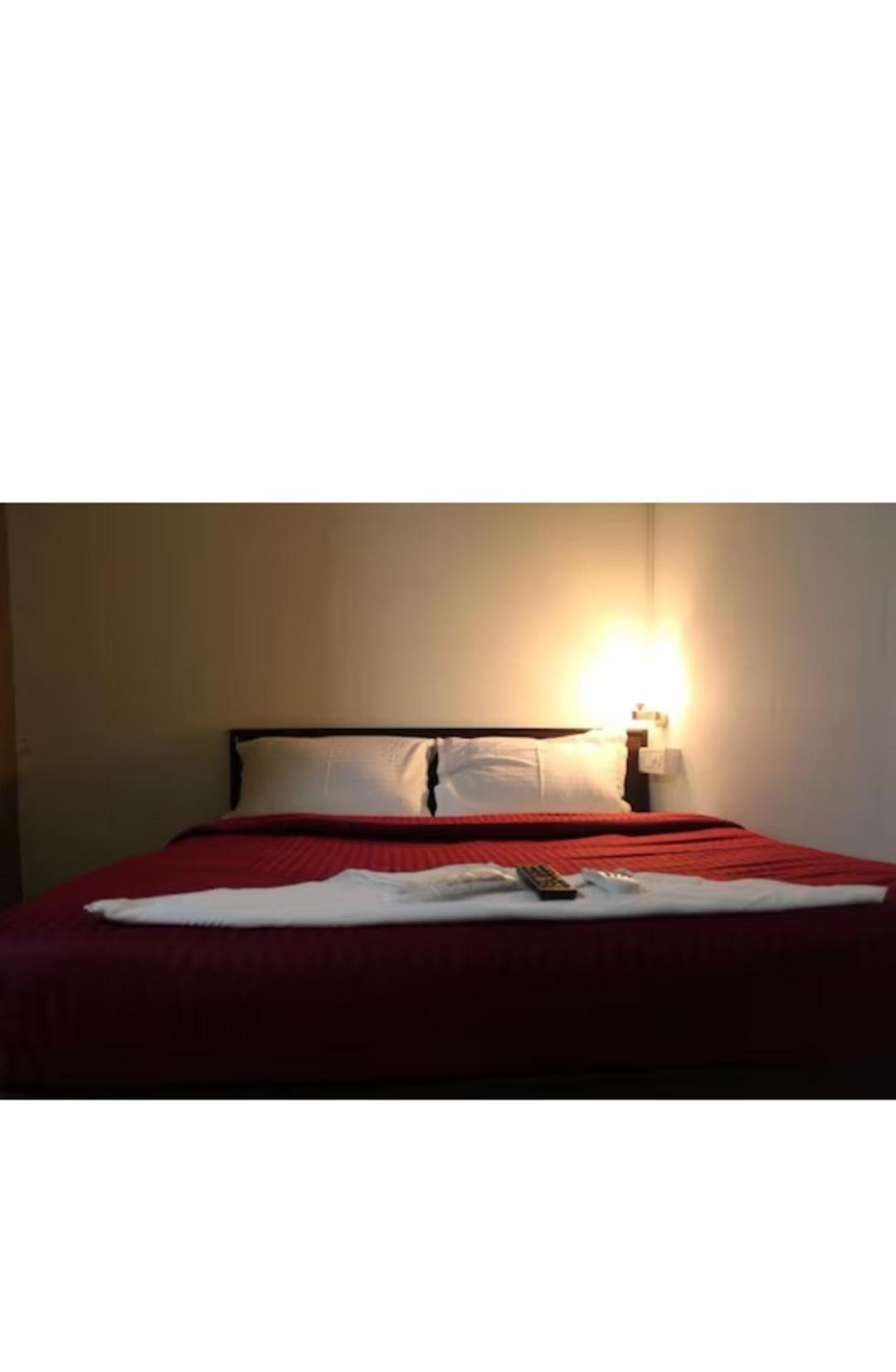 Hotel Saffron Inn Мумбаї Екстер'єр фото