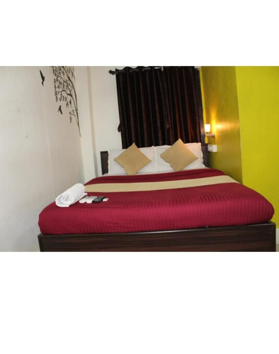Hotel Saffron Inn Мумбаї Екстер'єр фото