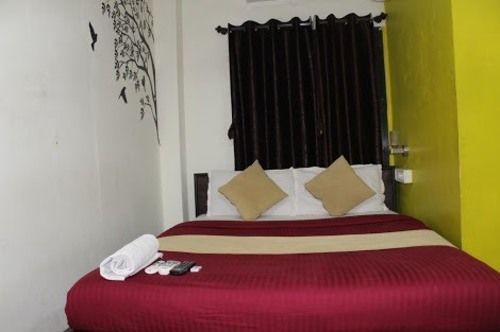 Hotel Saffron Inn Мумбаї Екстер'єр фото