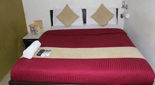 Hotel Saffron Inn Мумбаї Екстер'єр фото